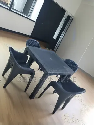 Indoor/Outdoor Meeting Plastic Table and Chairs