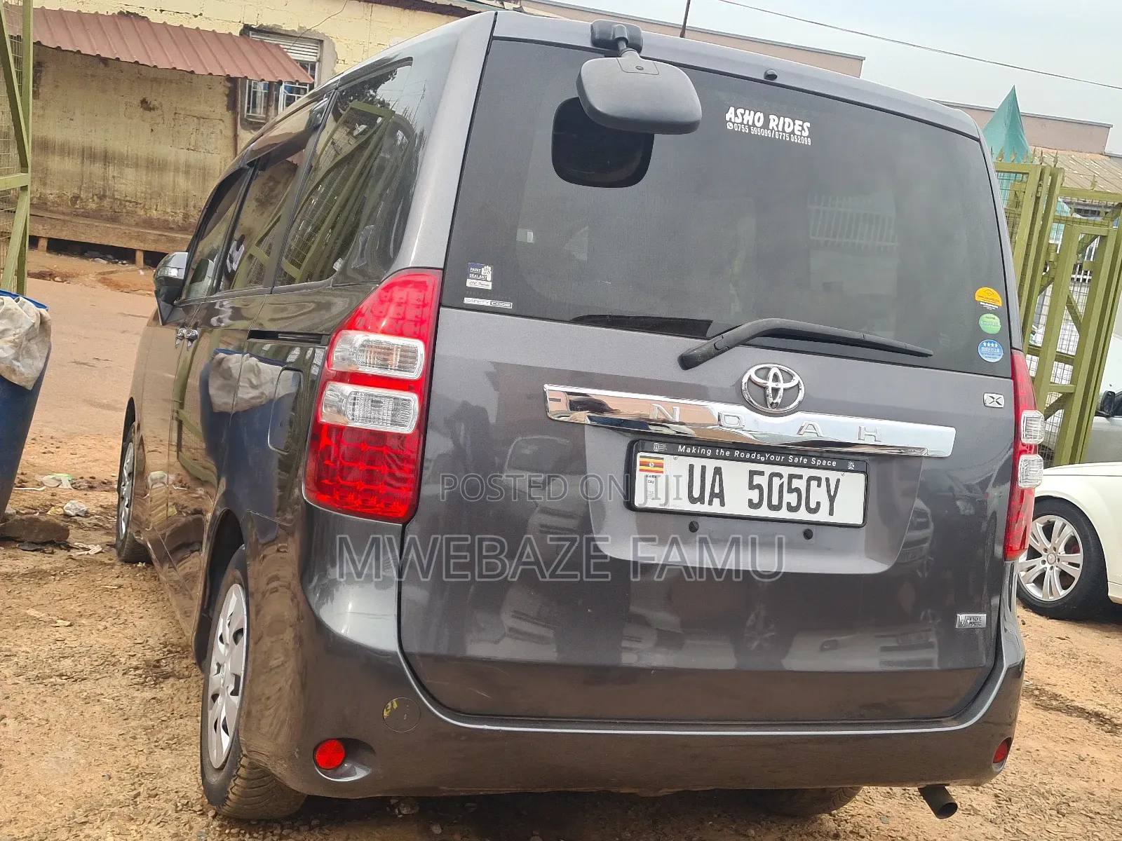 Toyota Noah 2012 Gray