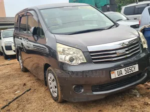 Toyota Noah 2012 Gray