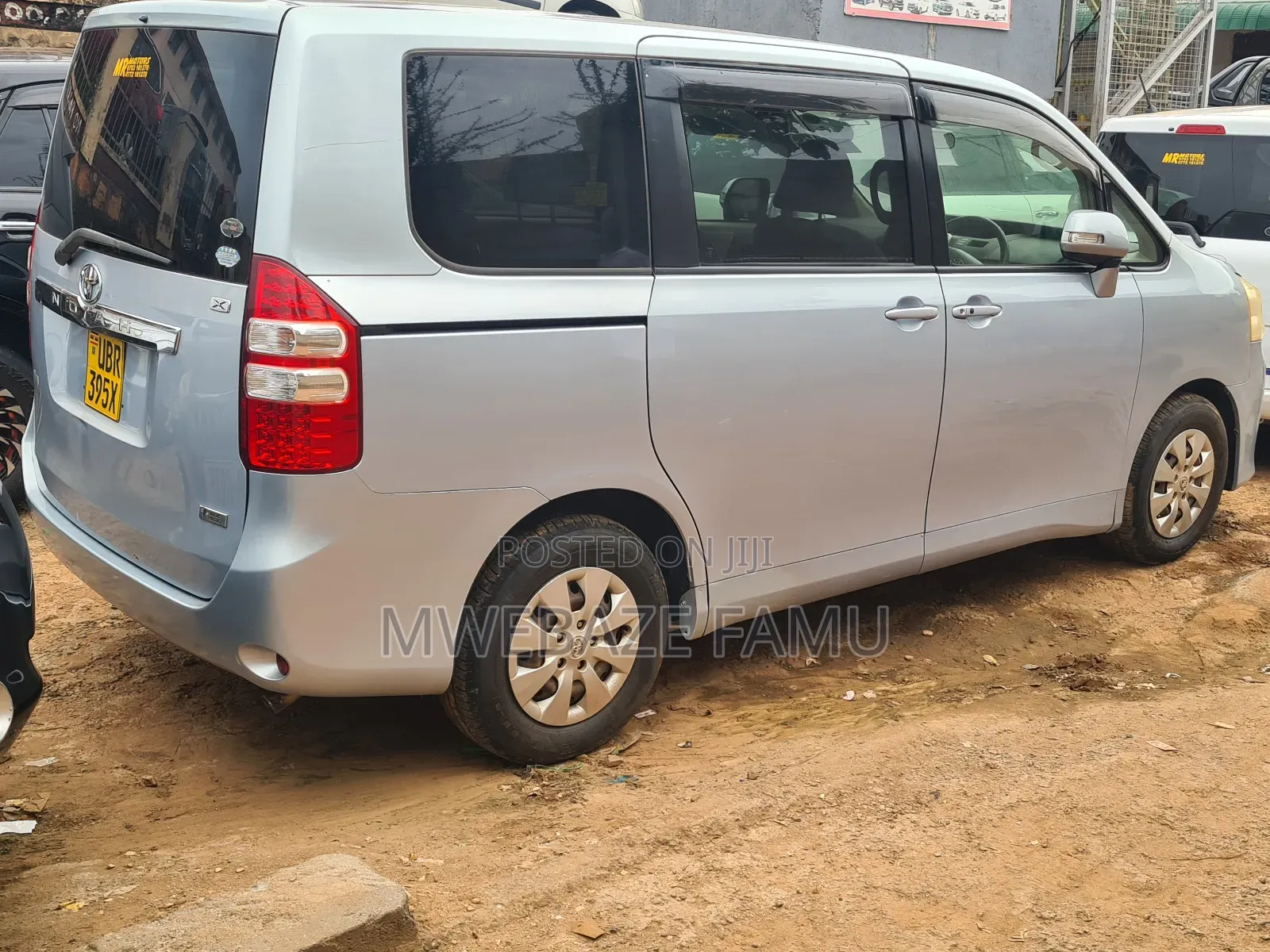 Toyota Noah 2012 Silver