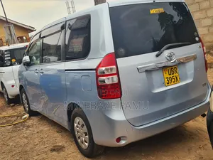 Toyota Noah 2012 Silver
