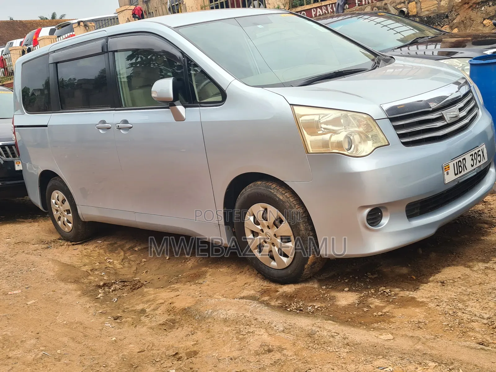 Toyota Noah 2012 Silver
