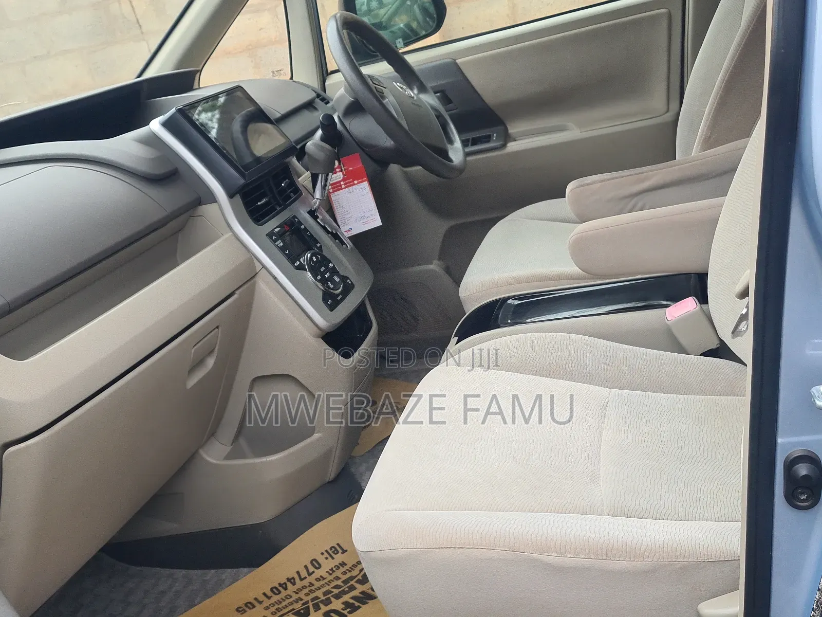Toyota Noah 2012 Silver