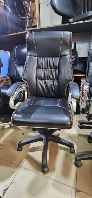 Leather Swiveling Performance Office Chair
