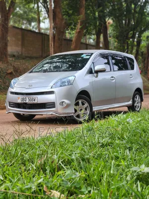 Toyota Passo Sette 1.5 AWD 2009 Silver