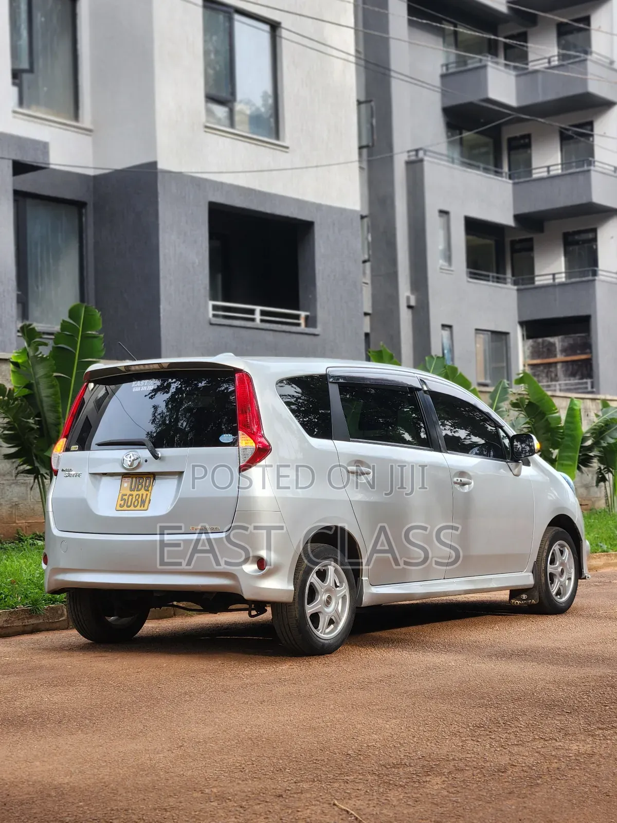 Toyota Passo Sette 1.5 AWD 2009 Silver