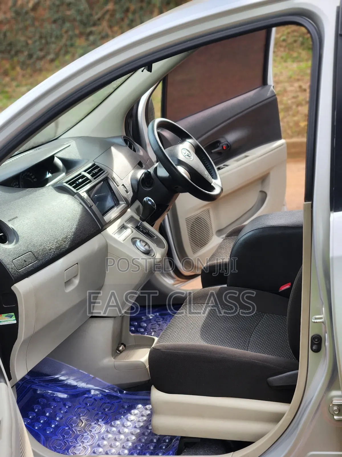 Toyota Passo Sette 1.5 AWD 2009 Silver