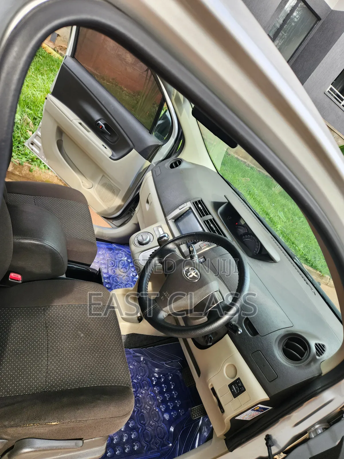 Toyota Passo Sette 1.5 AWD 2009 Silver