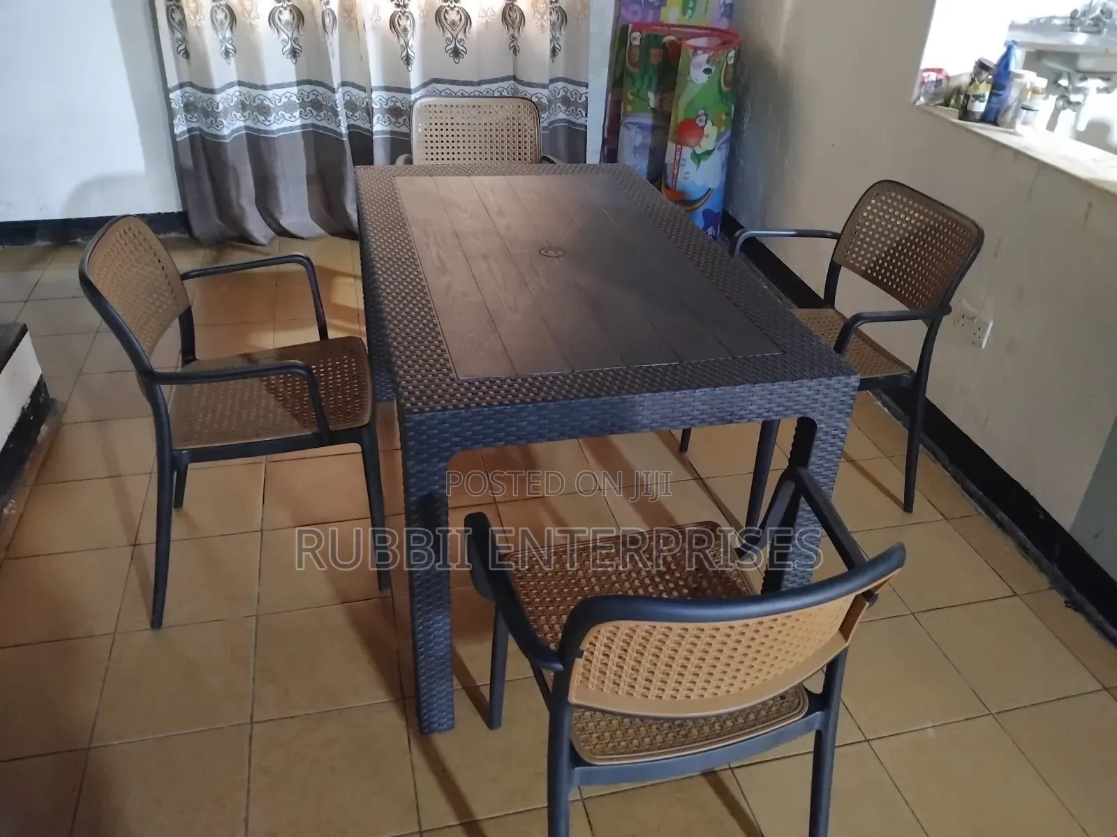 Plastic Dinning Set 1 Table + 4 Chairs