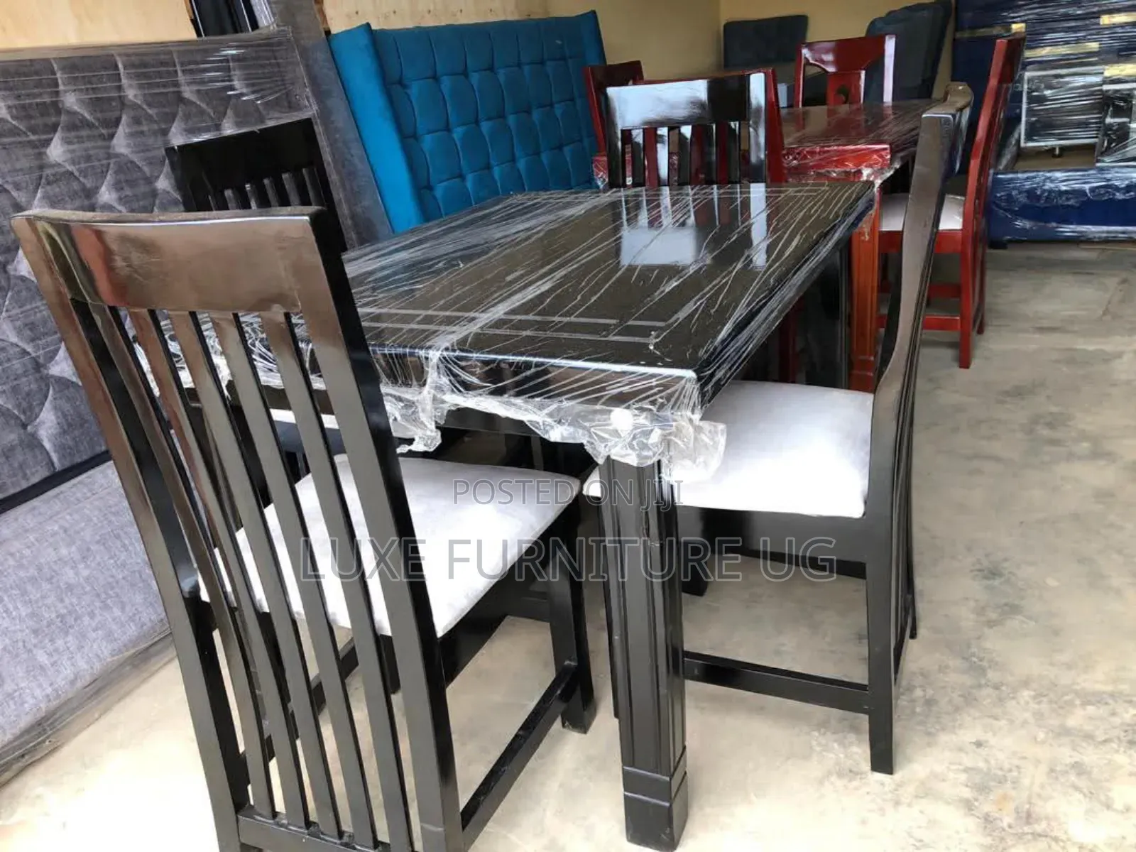 4seater Dinning Table/Modern Black