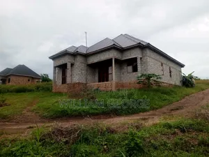 4bdrm House in Banda Estate, Busukuma for sale