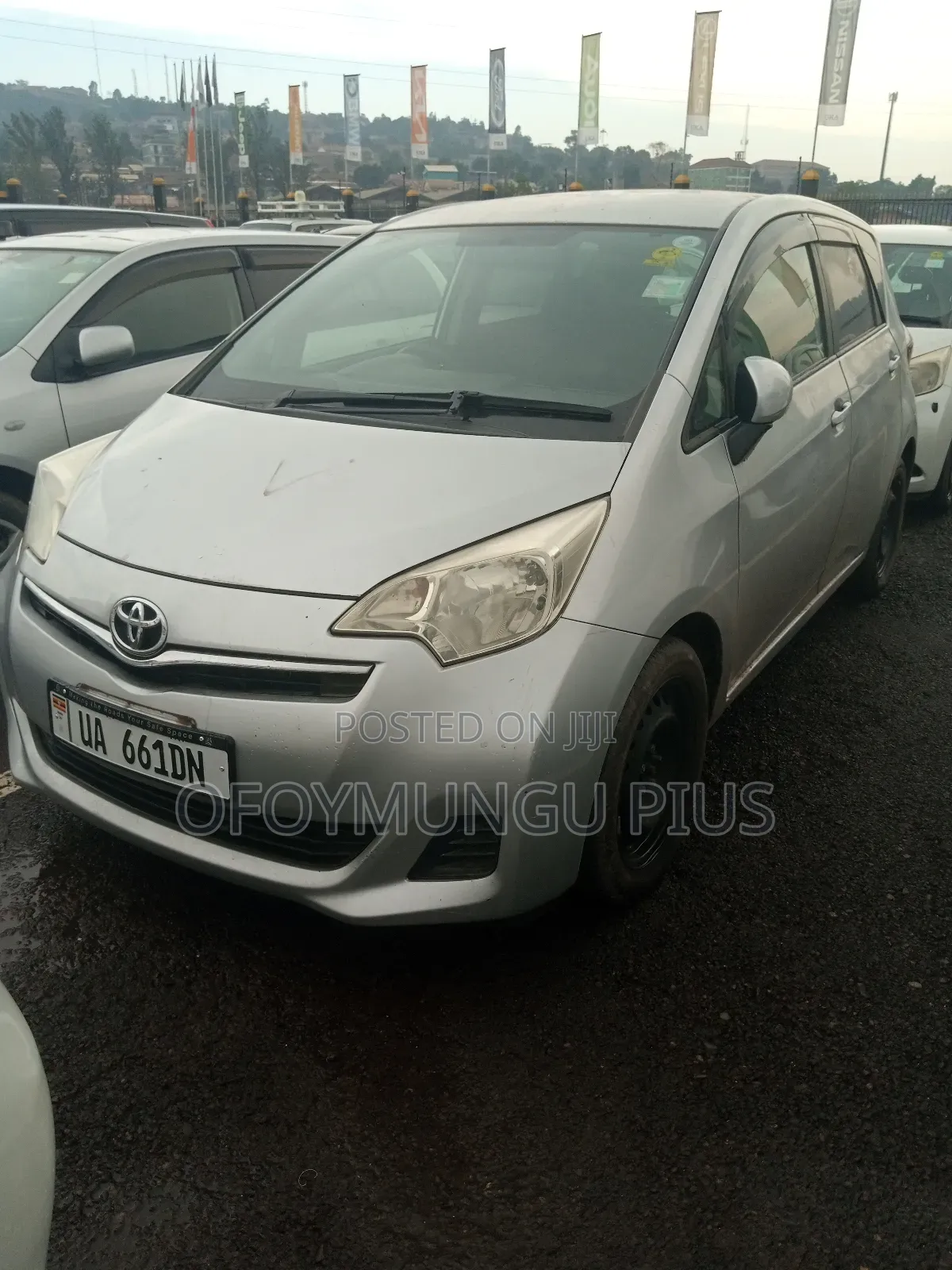 Toyota Ractis 2011 Silver