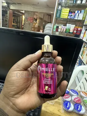 Mielle Pomegranate and Honey Vitamin C Under Eye Gel Drops
