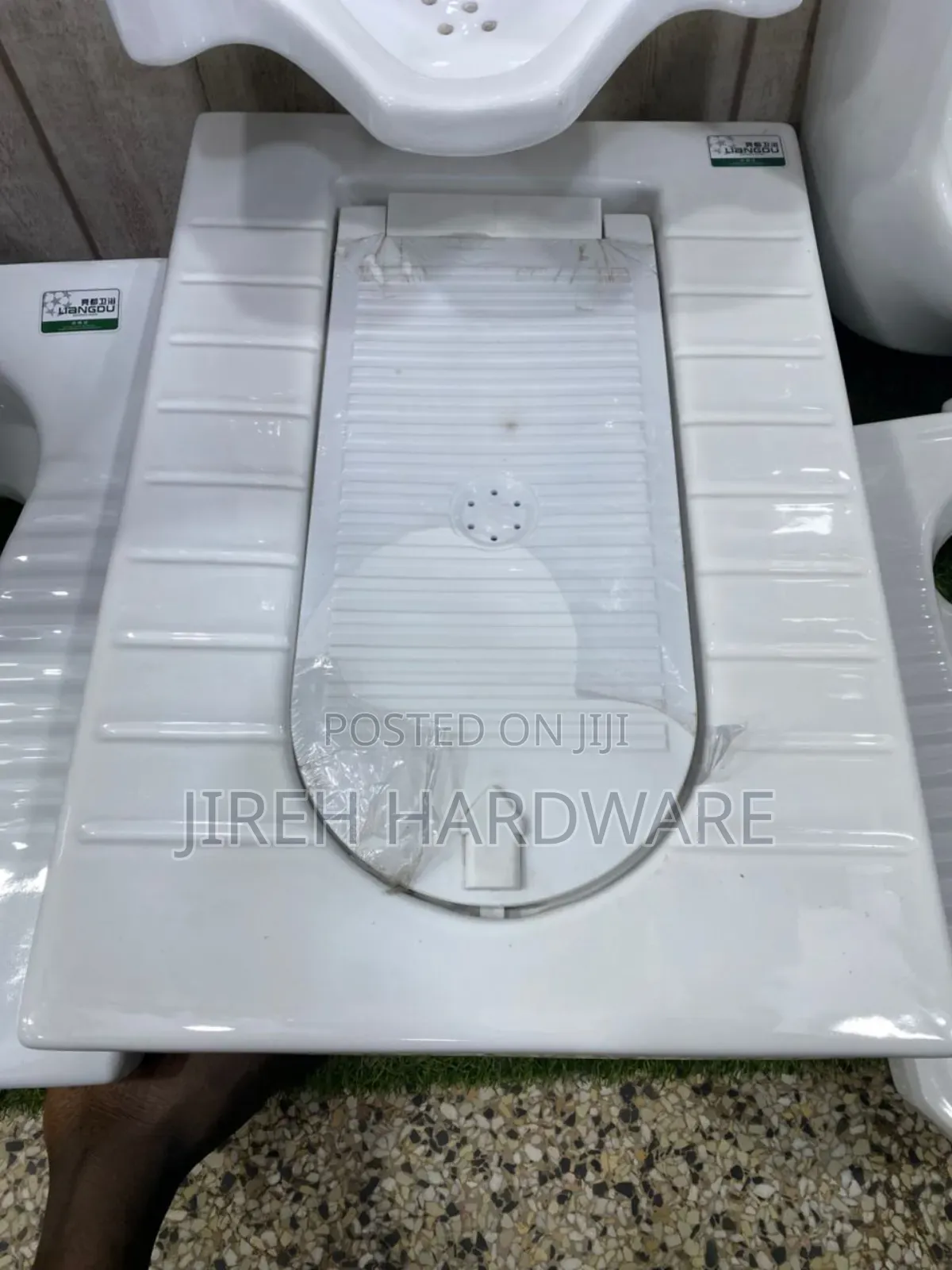 Self Close Squatting Pans