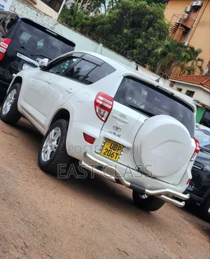 Toyota RAV4 2010 White