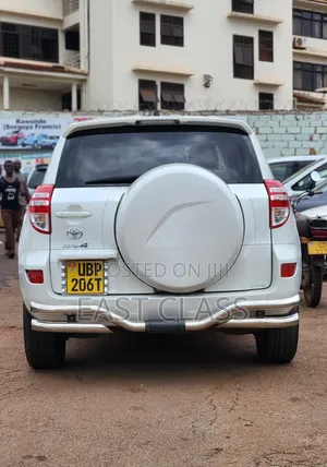 Toyota RAV4 2010 White