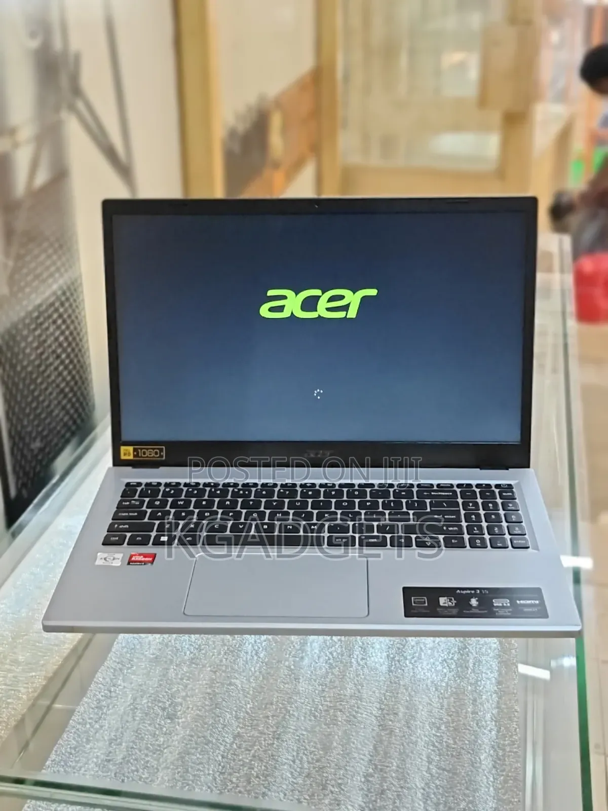 Laptop Acer Aspire 3 8GB AMD Ryzen 5 HDD+SSD 256GB