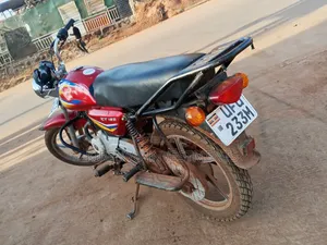 Bajaj Boxer 125 2022 Red