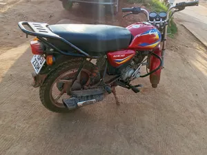 Bajaj Boxer 125 2022 Red