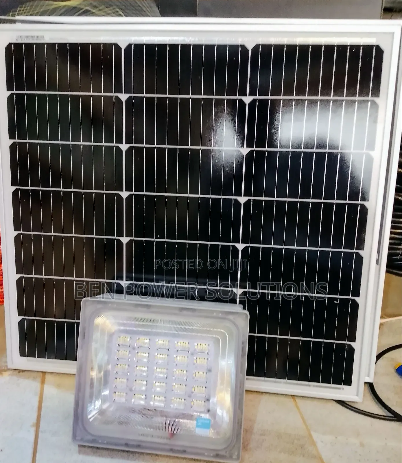 400w Blue Carbon Solar Floodlight
