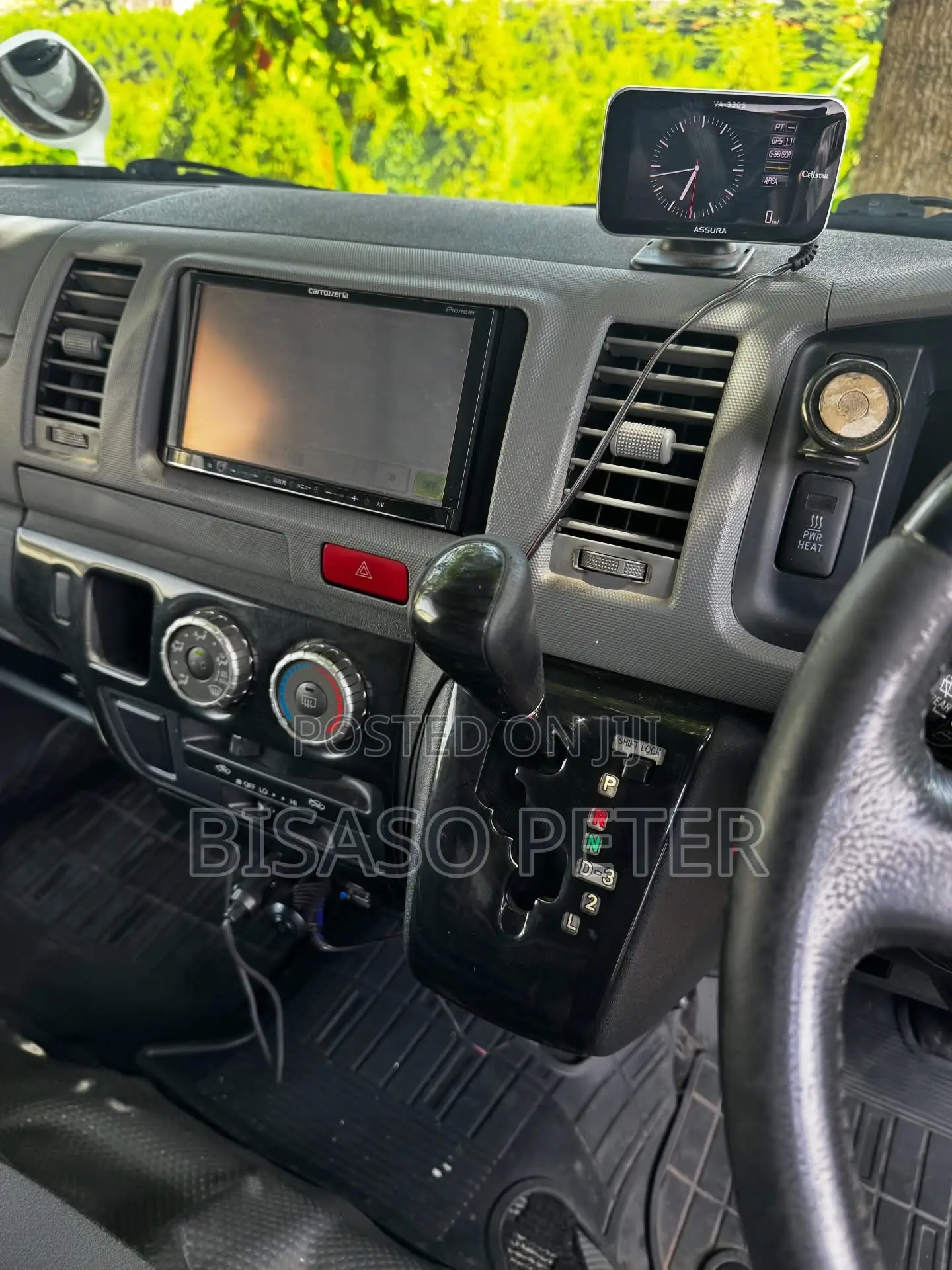 Toyota HiAce 2012 White