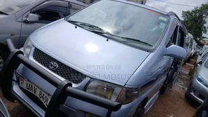 Toyota Regius 2001