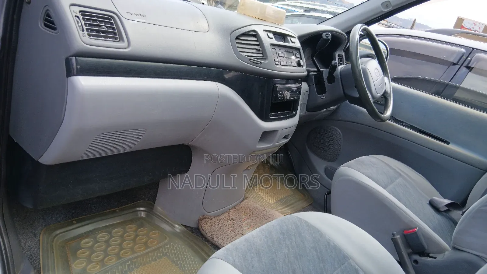 Toyota Regius 2001