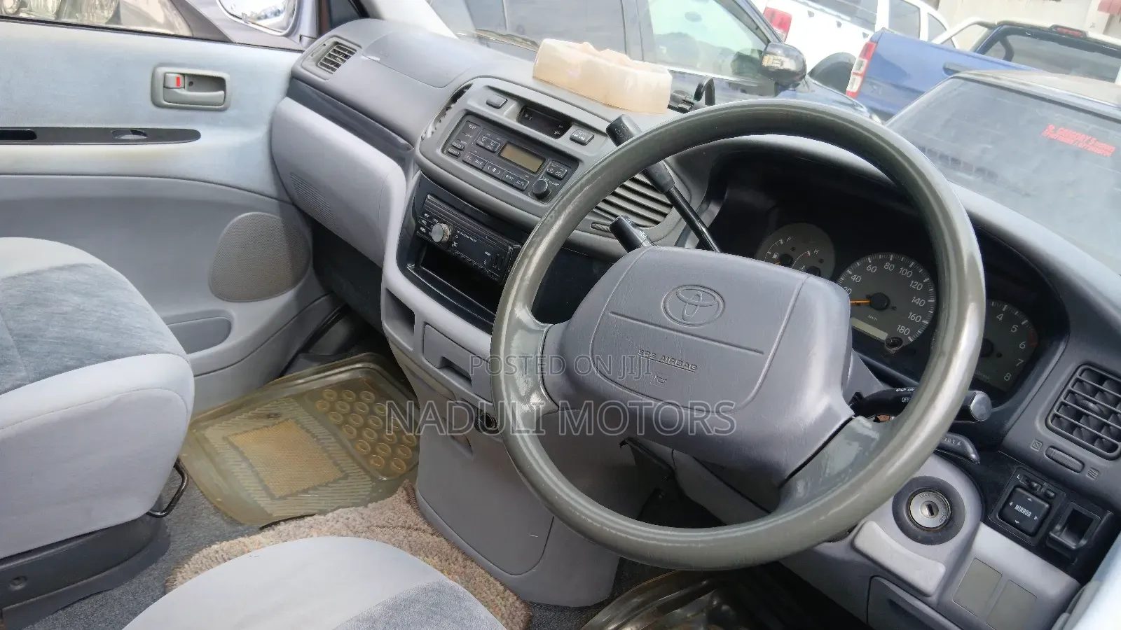Toyota Regius 2001