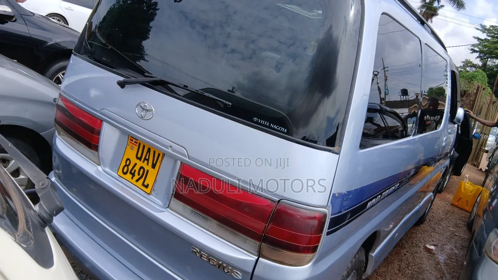 Toyota Regius 2001