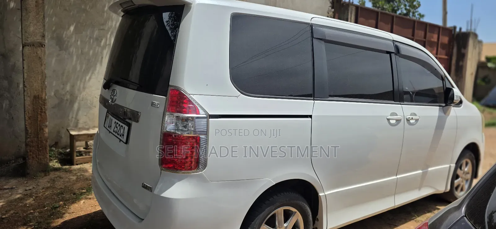 Toyota Noah 2011 White