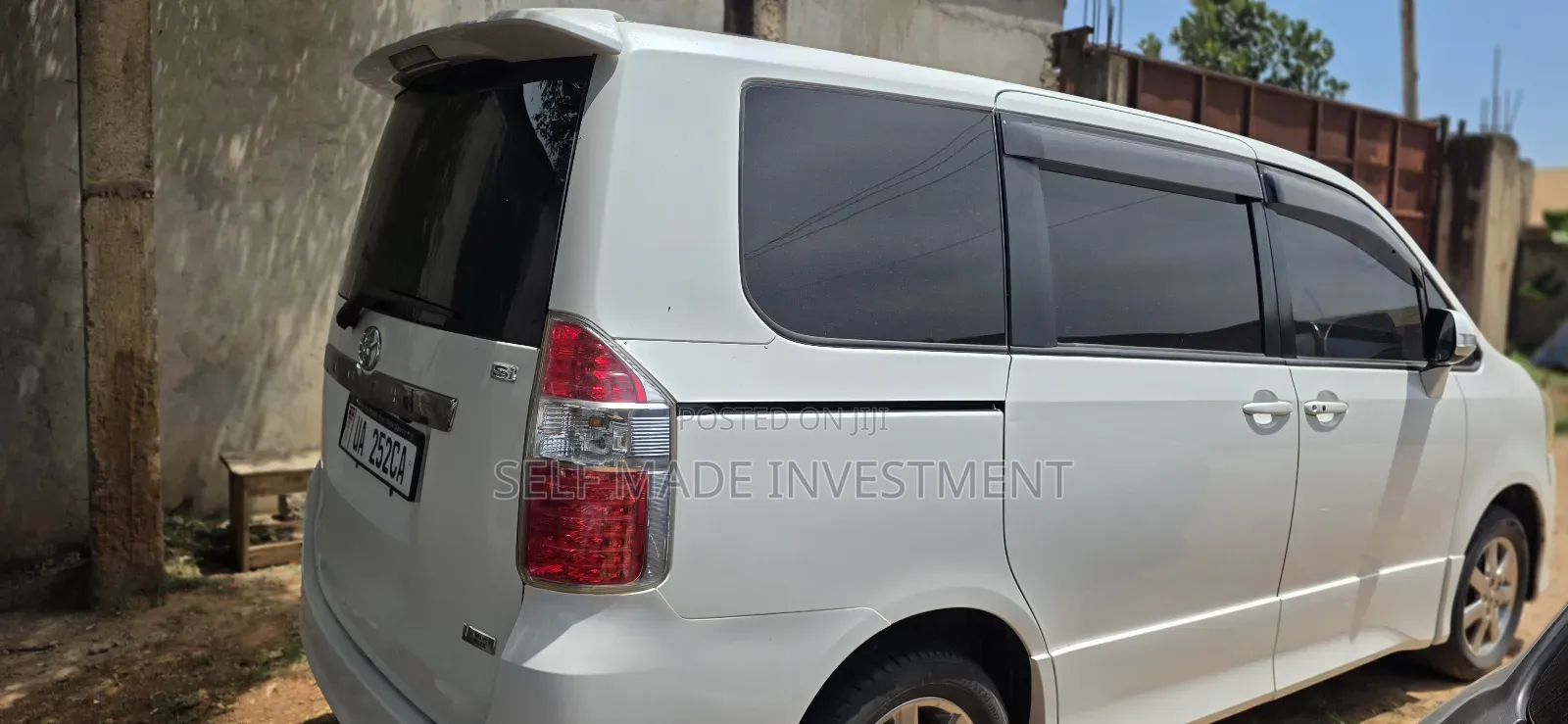 Toyota Noah 2011 White