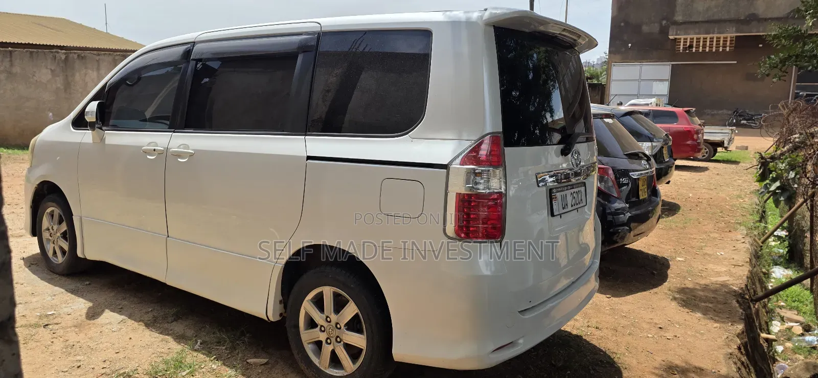 Toyota Noah 2011 White
