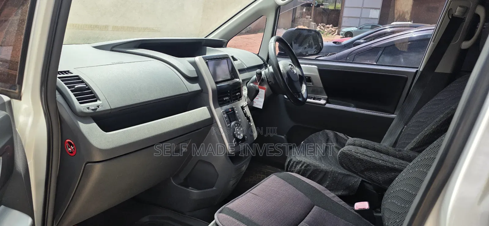 Toyota Noah 2011 White