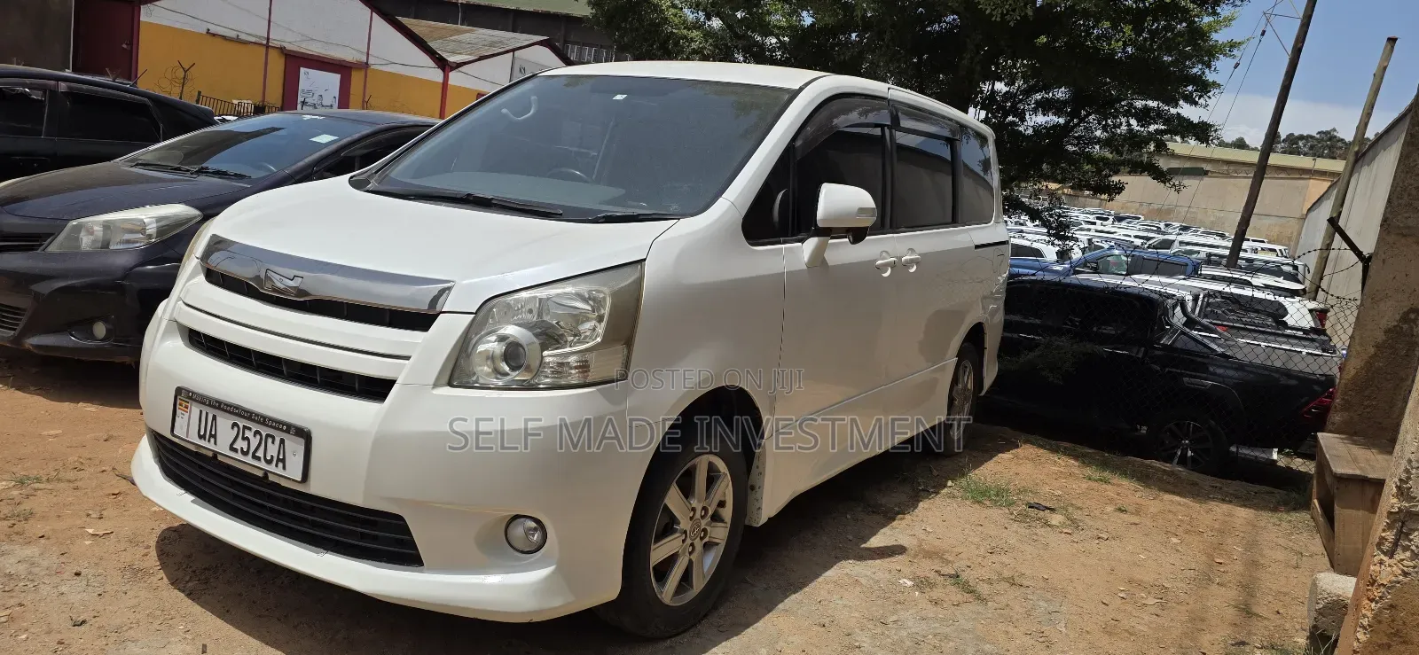 Toyota Noah 2011 White