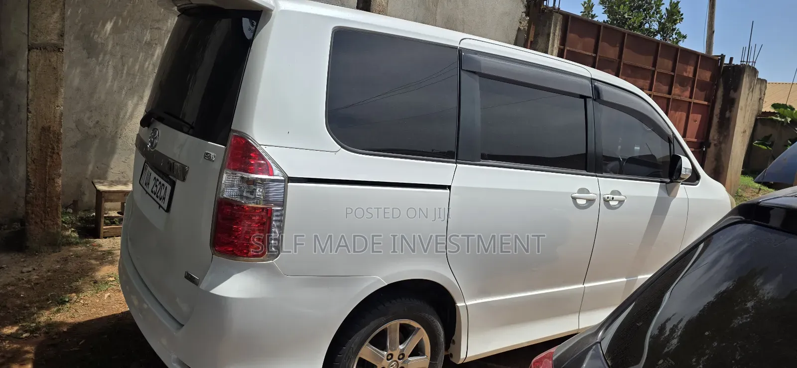 Toyota Noah 2011 White