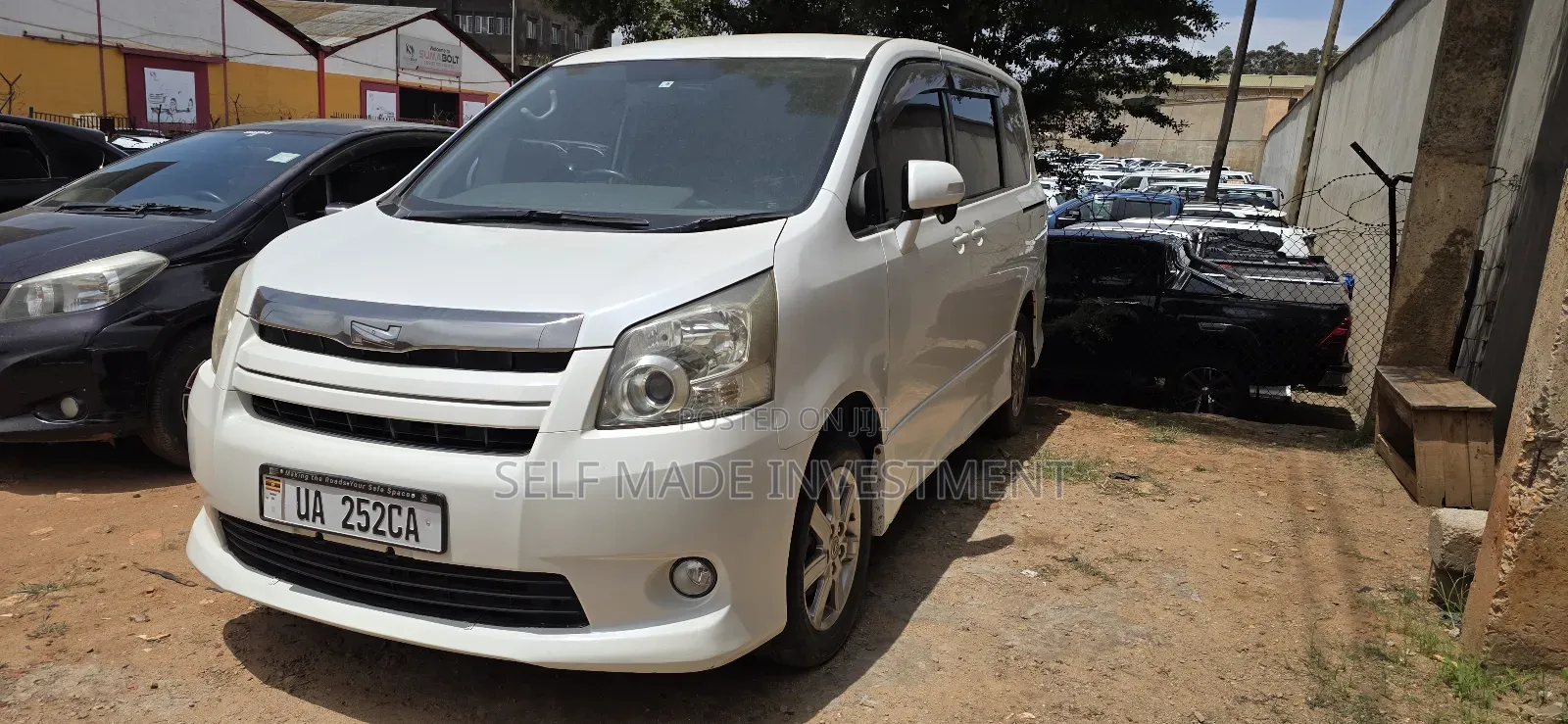 Toyota Noah 2011 White