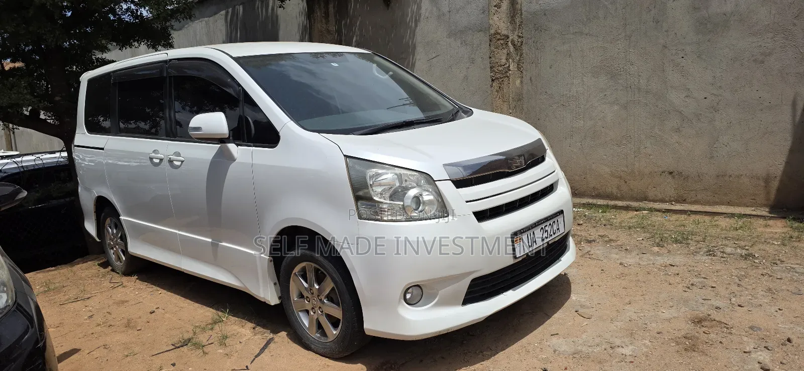 Toyota Noah 2011 White