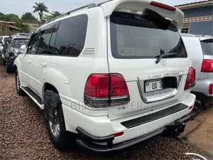 Toyota Land Cruiser 2005 White