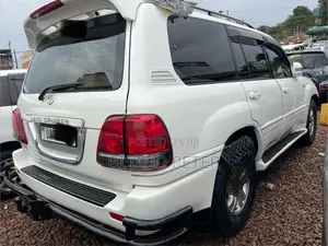 Toyota Land Cruiser 2005 White