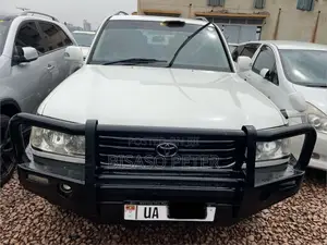 Toyota Land Cruiser 2005 White