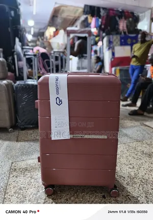 Good Paten Plastic Suitcase. Large Size. Rose Gold Color