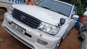 Toyota Land Cruiser 2007 White