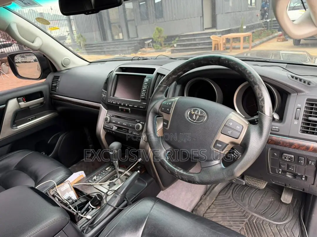 Toyota Land Cruiser 2011 Black