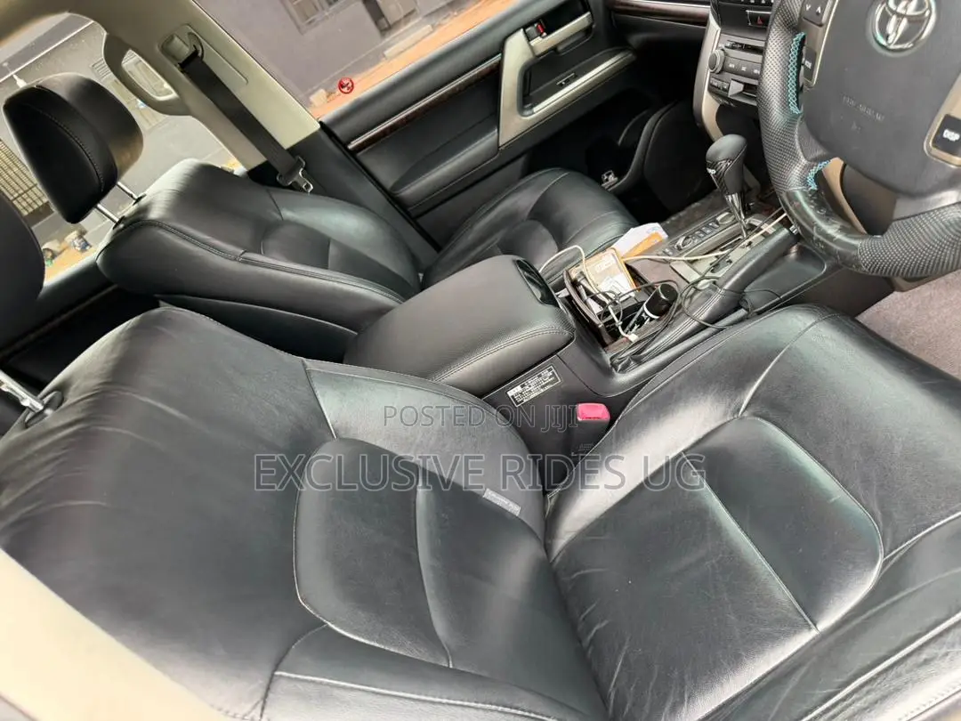 Toyota Land Cruiser 2011 Black
