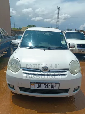 Toyota Sienta 2010 White