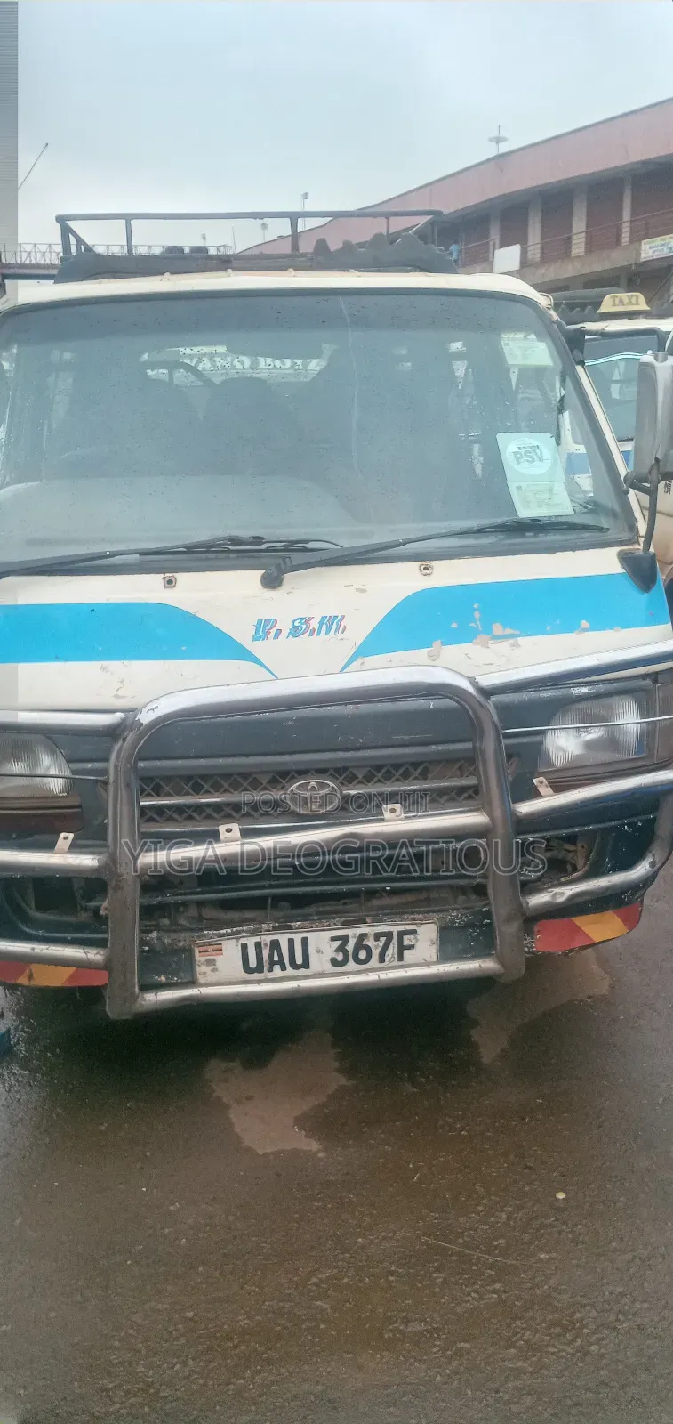 Toyota HiAce 2004 White