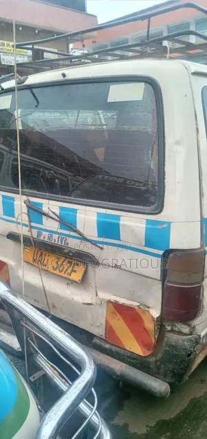 Toyota HiAce 2004 White