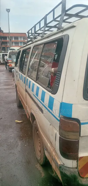 Toyota HiAce 2004 White