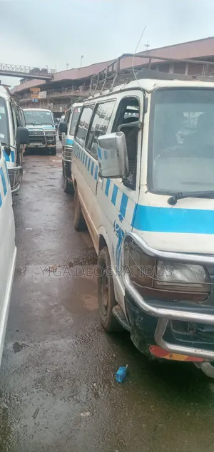 Toyota HiAce 2004 White