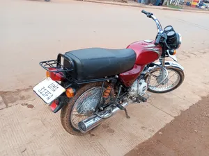 Bajaj Boxer 125 2022 Red